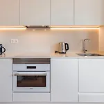 Classy 2bdr House With Balcony By Lovelystay