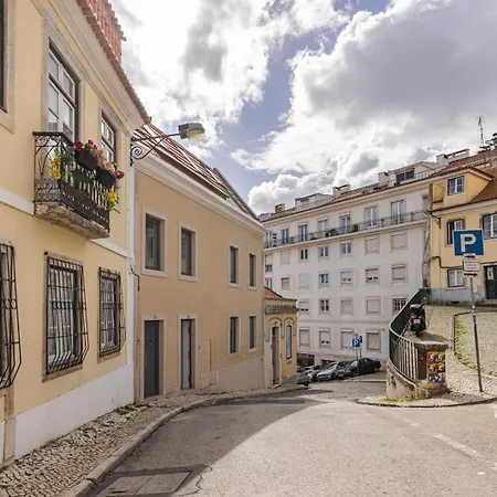 Classy 2bdr House With Balcony By Lovelystay Apartment Lisbon