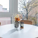 Lägenhet Classy 2bdr House With Balcony By Lovelystay