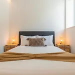 Classy 2bdr House With Balcony By Lovelystay Lägenhet Lisboa