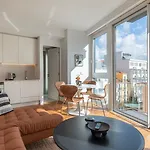 Classy 2bdr House With Balcony By Lovelystay