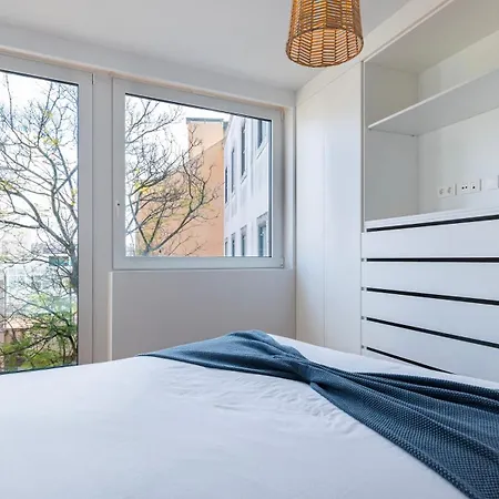 Classy 2bdr House With Balcony By Lovelystay Apartment *