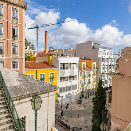 Classy 2bdr House With Balcony By Lovelystay Apartment Lisbon