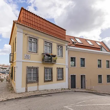 Classy 2bdr House With Balcony By Lovelystay Lisbon