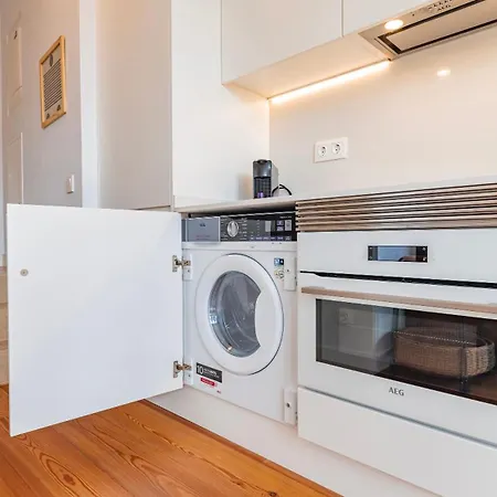 Principe Real 2Br With Balcony By Lovelystay *