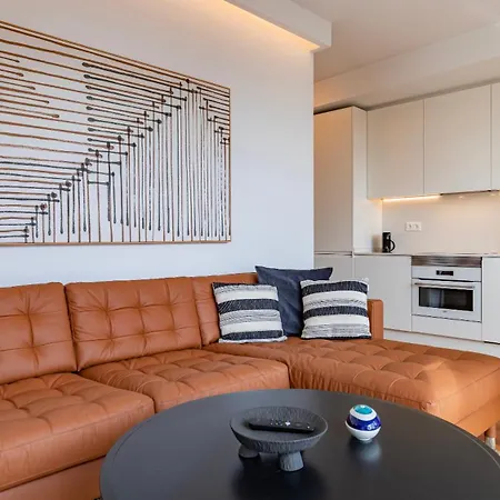 Classy 2bdr House With Balcony By Lovelystay Apartment *