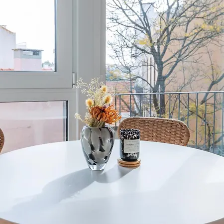 Apartmán Classy 2bdr House With Balcony By Lovelystay